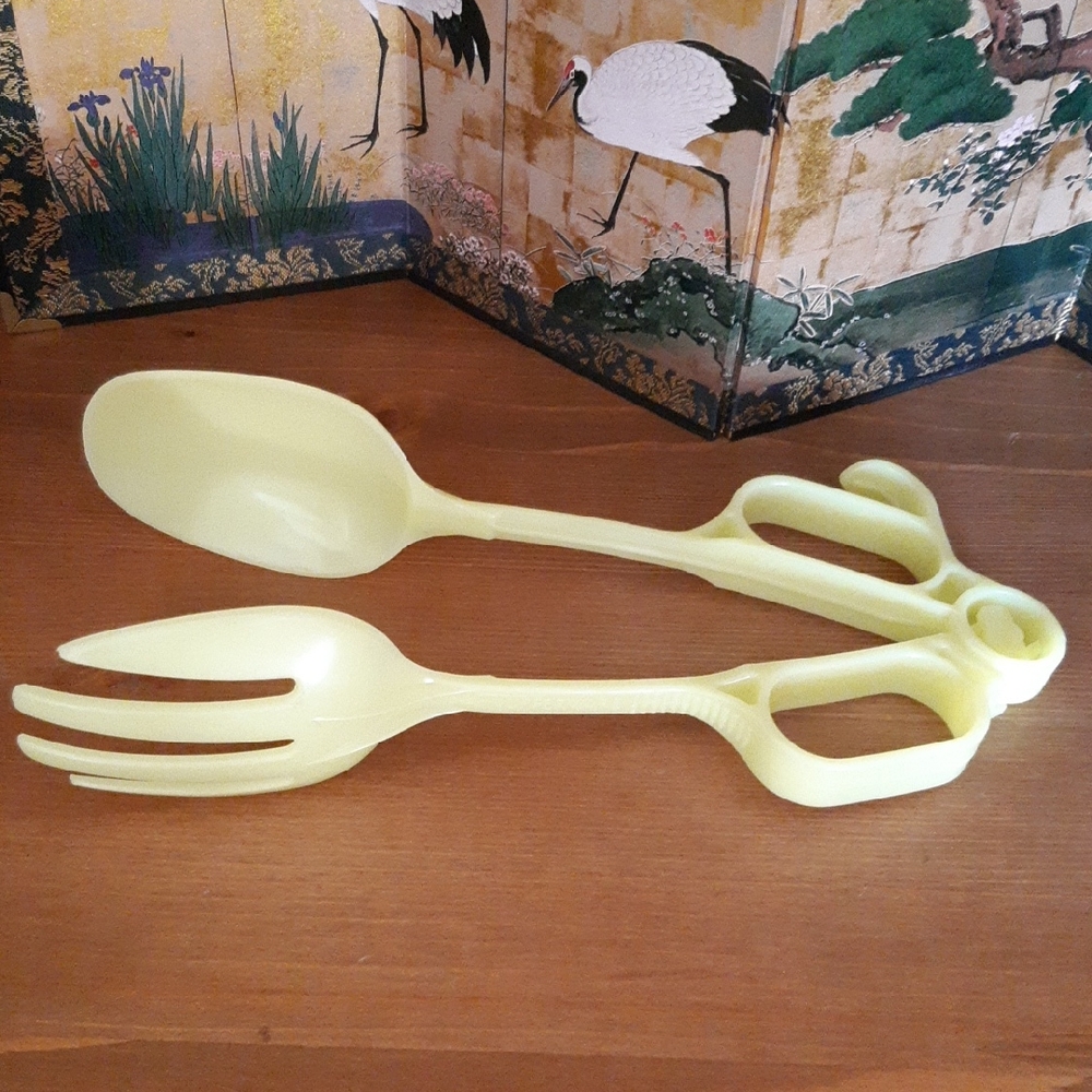 Tupperware Salad/Serving Tongs